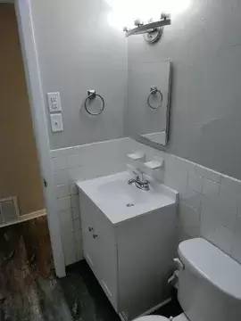 Main picture of 917 W Market St