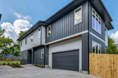 Main picture of 5917 Robertson Ave