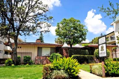 Main picture of 425 S Los Robles Ave