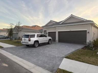 Main picture of 7796 Lakes Edge Ln