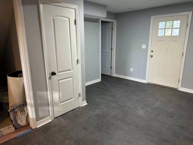 Main picture of 105 N Davis St