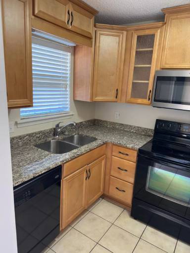 Main picture of 1055 Baxter St