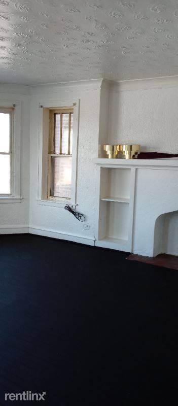 Main picture of 10209 S Saint Lawrence Ave