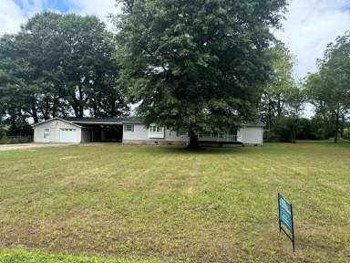 Main picture of 400 Saint Clair Ln