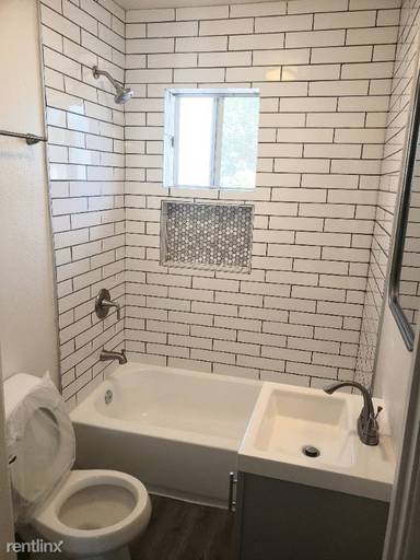 Main picture of 1275 1/2 W Court St