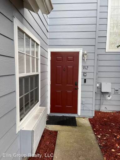 Main picture of 606 Orchid Dr