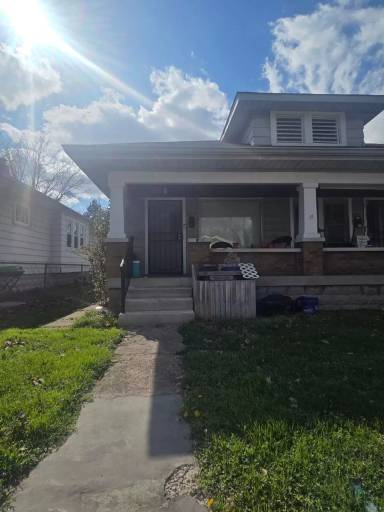 Main picture of 802 N Bradley Ave