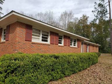 Main picture of 105 Crestview Dr