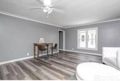 Main picture of 410 E Elm St