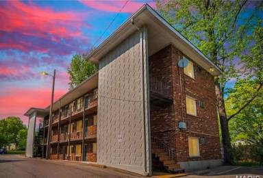 Main picture of 3320 Greenwood Blvd
