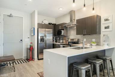 Main picture of 1001 Monroe Ave NW