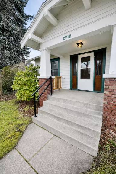 Main picture of 2712 W Broadway Ave