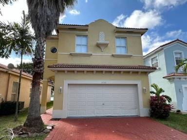 Main picture of 3710 NE 22nd Pl
