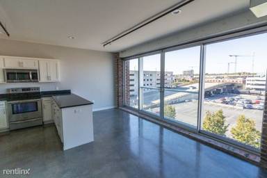 Main picture of 310 E 1st St