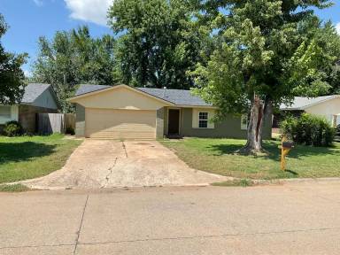 Main picture of 9719 NE 3rd Pl