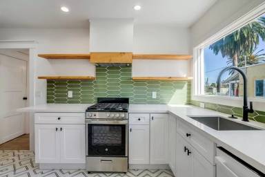Main picture of 633 N Rampart Blvd