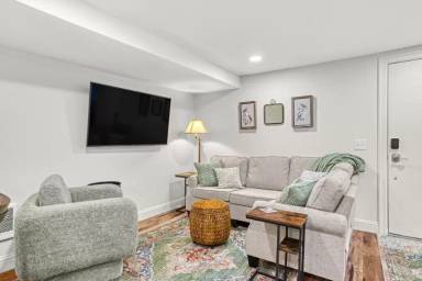 Main picture of 4325 NE 42nd Ave