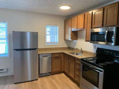 Main picture of 400 S Henderson St