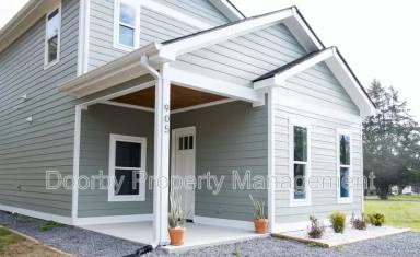 Main picture of 905 W 39th St