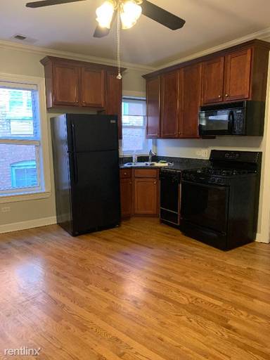 Main picture of 628-34 W Roscoe St