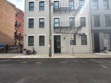 Main picture of 21 E 15th St