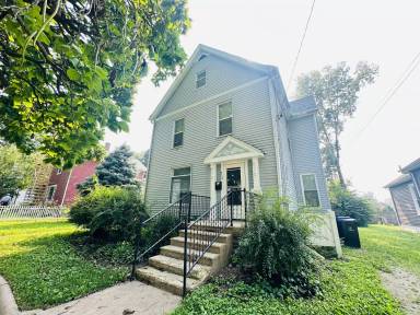 Main picture of 912 N Madison St
