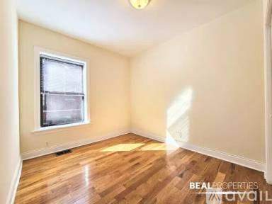 Main picture of 3825 N Fremont St