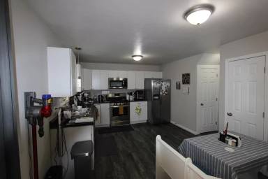 Main picture of 214 Saint Mary St