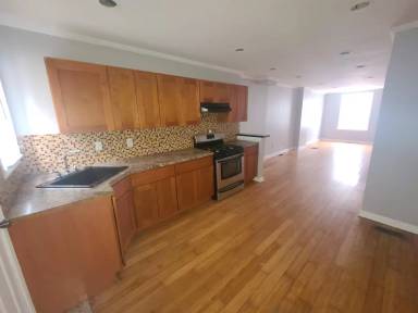 Main picture of 3061 N Judson St