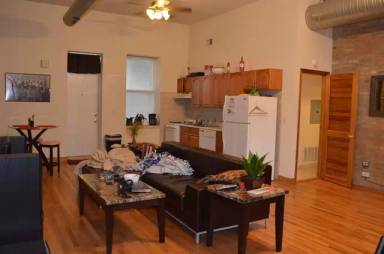 Main picture of 901 N Leavitt St