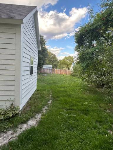 Main picture of 117 7th Ave W