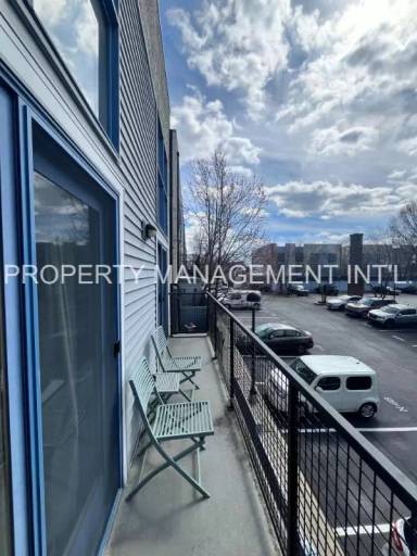 Main picture of 182 Gay St