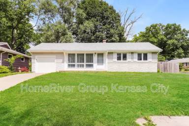 Main picture of 401 N 81st Ter