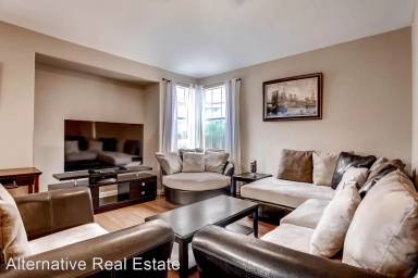 Main picture of 10233 King Henry Ave