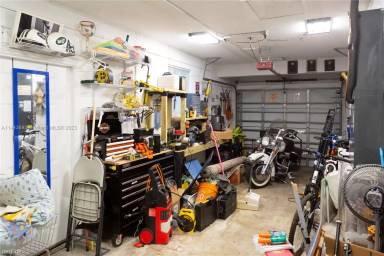 Main picture of 4549 SW 35th Ave