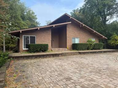 Main picture of 3680 W Big Beaver Rd