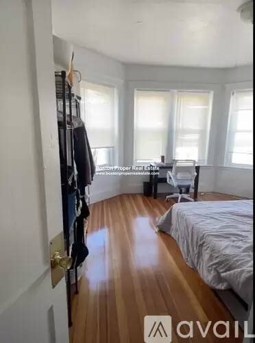 Main picture of 64 Hemenway St
