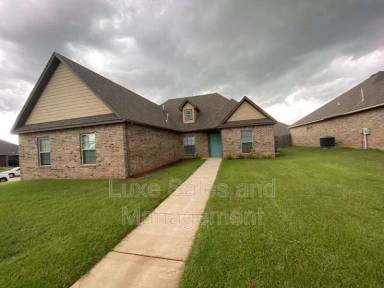 Main picture of 1117 N Vicksburg Ter