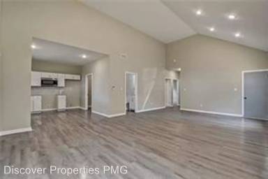 Main picture of 17 N Traub Ave