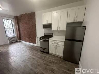 Main picture of 425 E 80th St