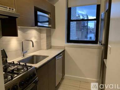 Main picture of 300 W 57th St