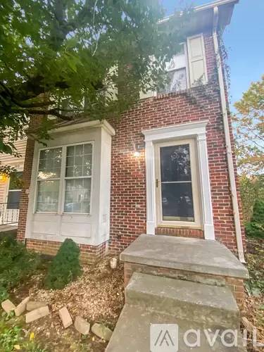 Main picture of 300 Sutton Ct