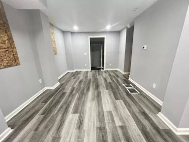 Main picture of 500 E Queen Ln