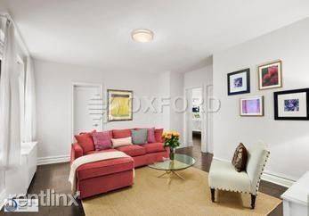 Main picture of 206 W 104th St