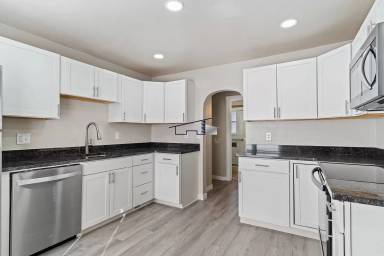 Main picture of 3480 Ogden Ave