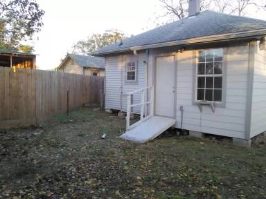 Main picture of 1407 N Cesar Chavez Blvd