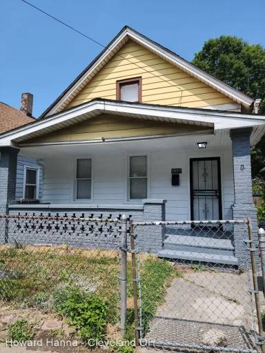 Main picture of 1597 E 49th St