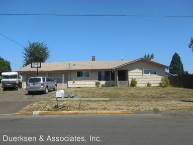 Main picture of 1733 College St