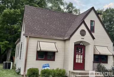 Main picture of 1909 Price St