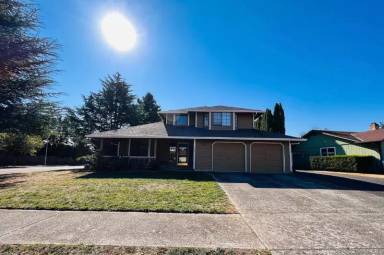 Main picture of 15209 SE Sun Park Dr